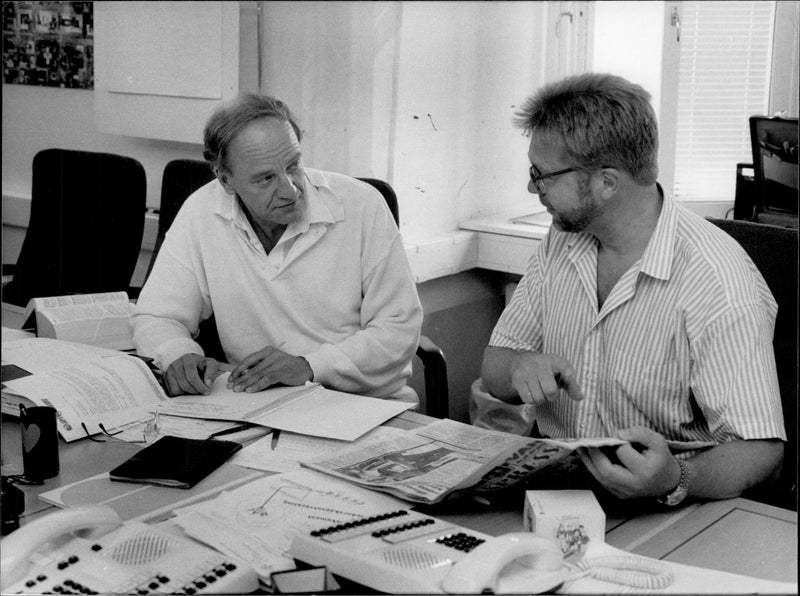 Palme murder. County police clerk Hans HolmÃ©r is conferring with the agency manager Leif Hallberg - Vintage Photograph