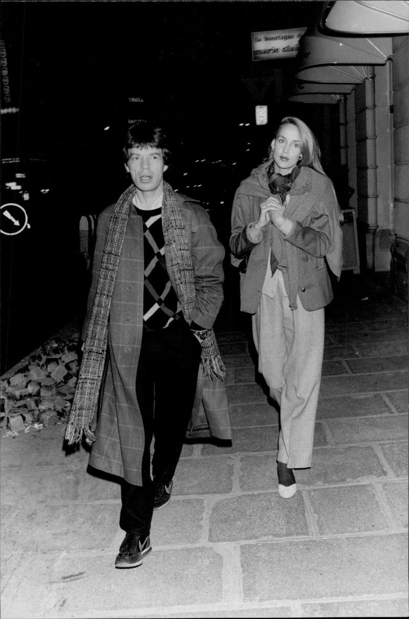 Mick Jagger and the model Jerry Hall after a Japanese dinner in Paris - Vintage Photograph