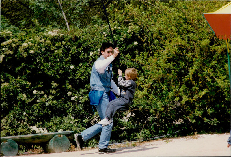 Daniel Ducruet is hanging out with the children Louis and Pauline at an animal and water park. - Vintage Photograph