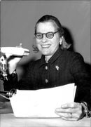 1968 OTHER EWEDEN STATES HER SVENSKI TEL AMER MARY PRESS WRITER - Vintage Photograph