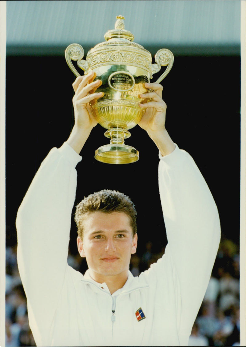 Portrait of tennis player Richard Krajicek with the Wimbledon Cup. - Vintage Photograph