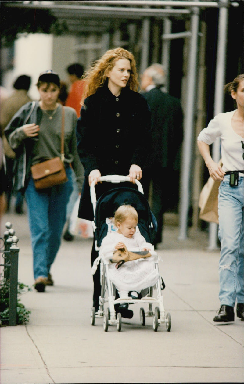 Nicole Kidman walks on Madison Avenue with her daughter Isabella - Vintage Photograph