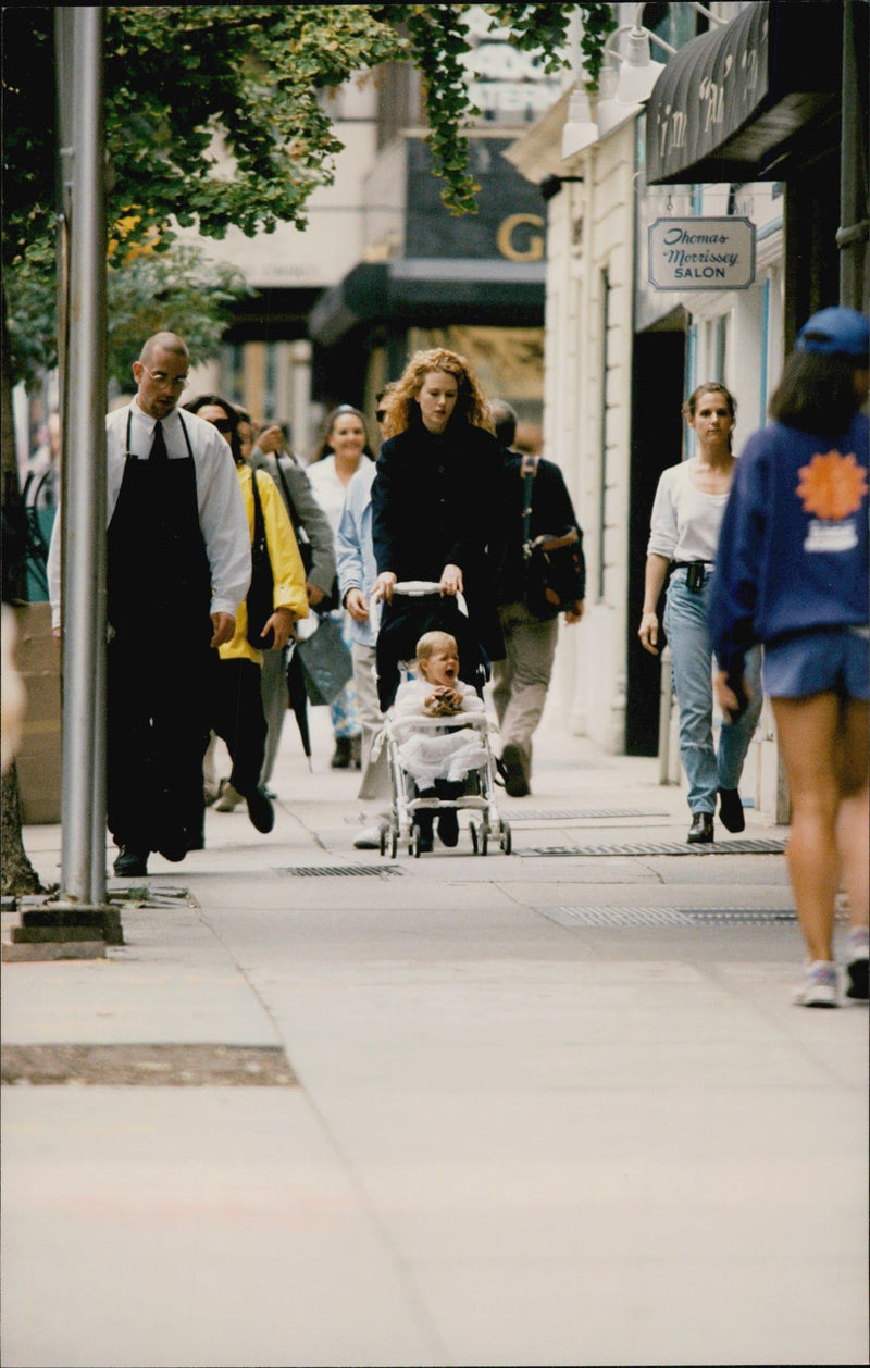 Nicole Kidman walks on Madison Avenue with her daughter Isabella - Vintage Photograph