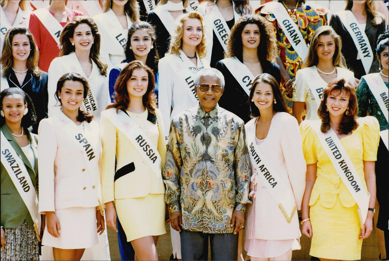 Nelson Mandela meets the participants in the beauty contest Miss Universum. - Vintage Photograph