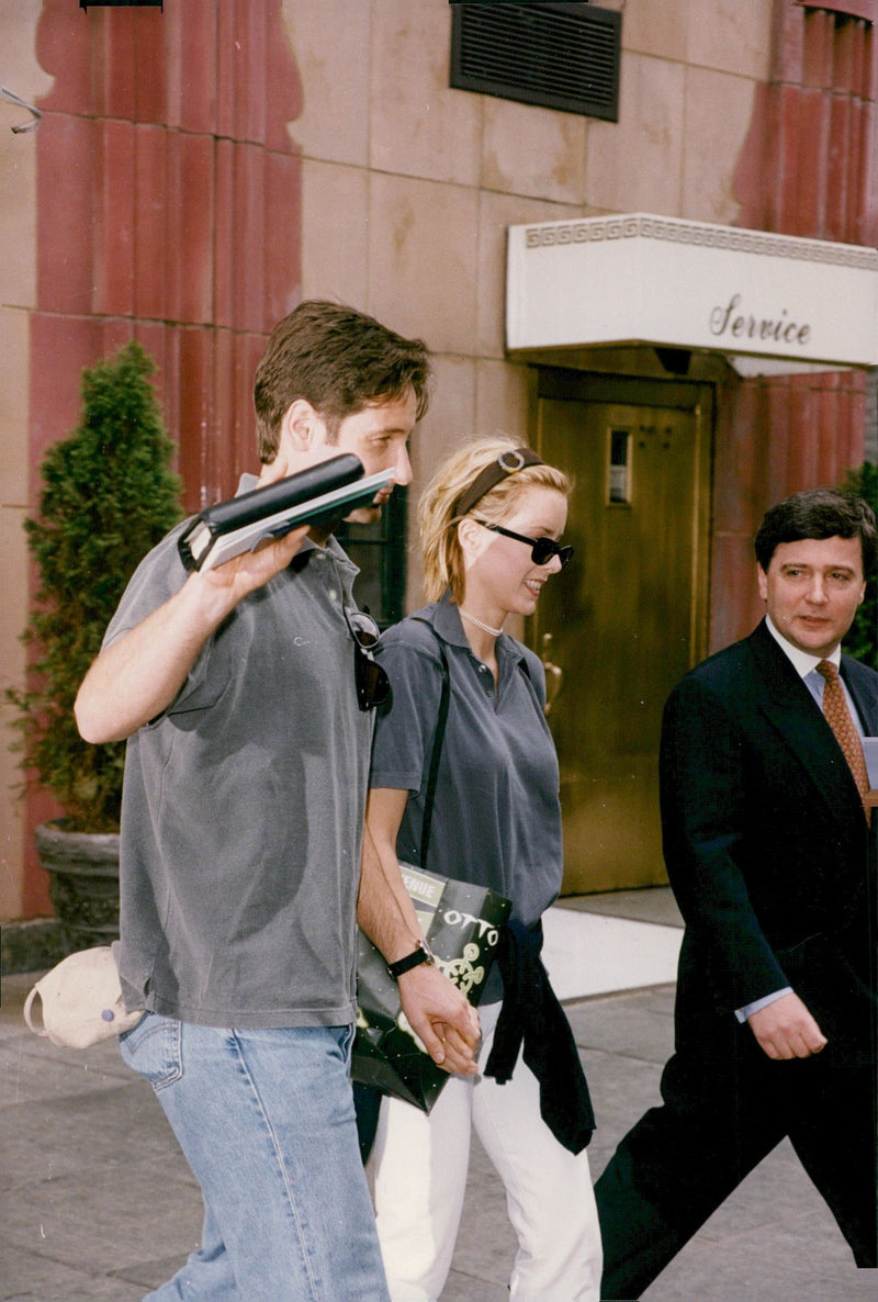 David Duchovny together with his wife TÃ©a Leoni. - Vintage Photograph