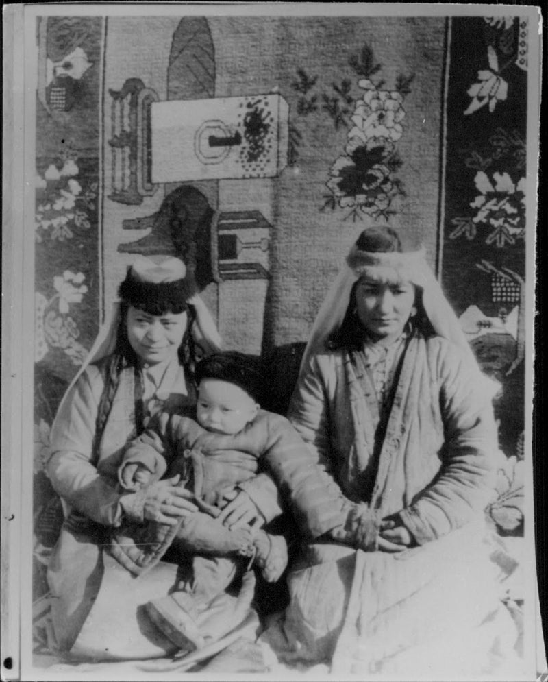 Two Turkish ladies but a little boy. The picture taken during one of Sven Hedin&