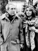 The musicians Senta Berger and Perry Como. - Vintage Photograph