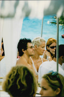 Paula Yates på stranden tillsammans med Michael Hutchence. - Vintage Photograph