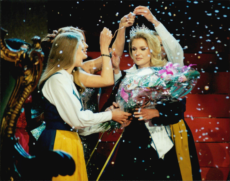 Annika Duckmark wins Miss Sweden. - Vintage Photograph