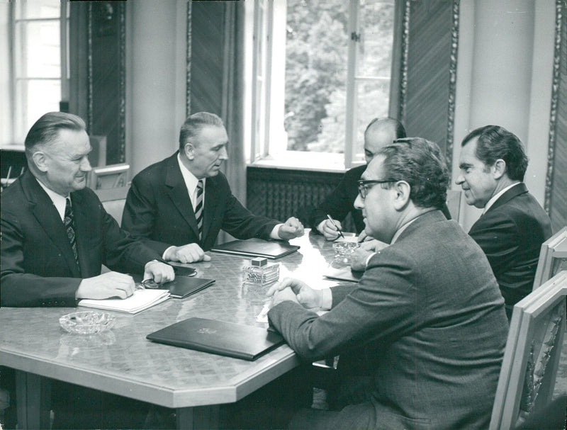 US President Richard Nixon in a meeting with Poland&