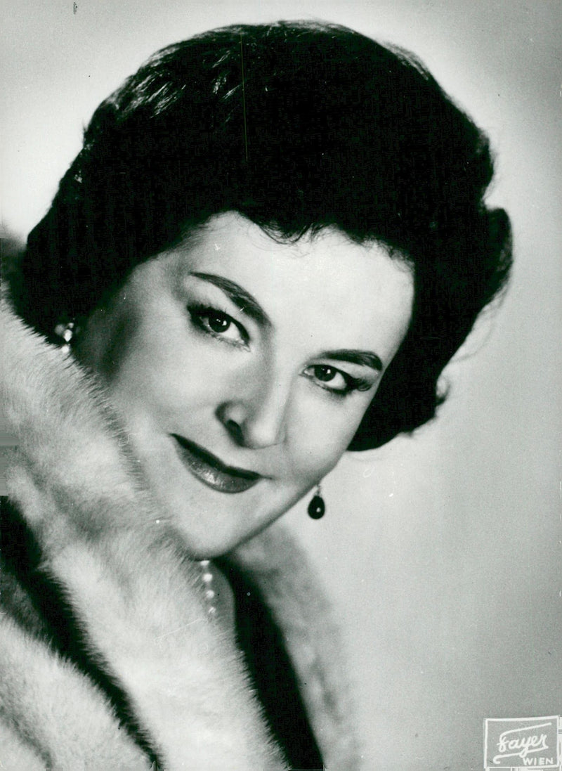 Opera singer Birgit Nilsson introduced a Wagnerafton in the Concert Hall in connection with the 150th anniversary of Richard Wagners birth - Vintage Photograph