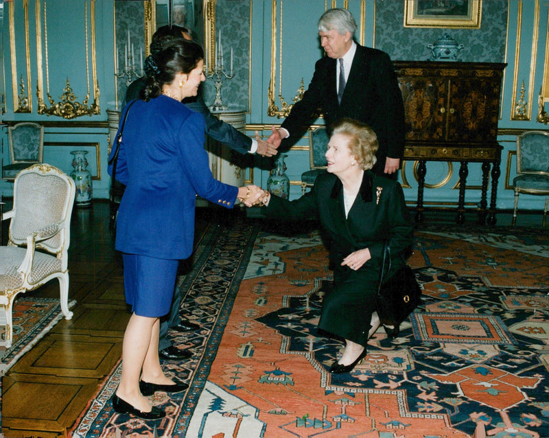 Margaret Thatcher greets King Carl XVI Gustaf and Queen Silvia during his Swedish visit. In the background, SvD&