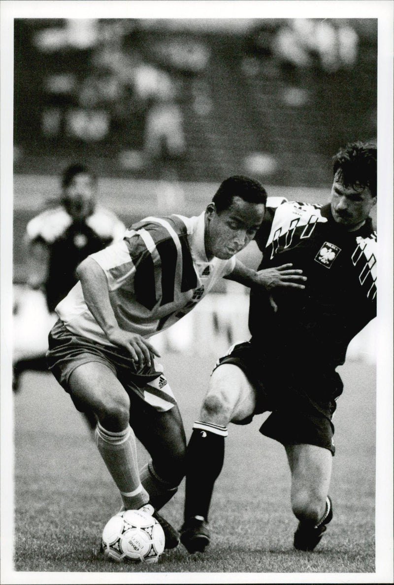 Fotbollsspelare Martin Dahlin i aktion under matchen Sverige - Polen - Vintage Photograph