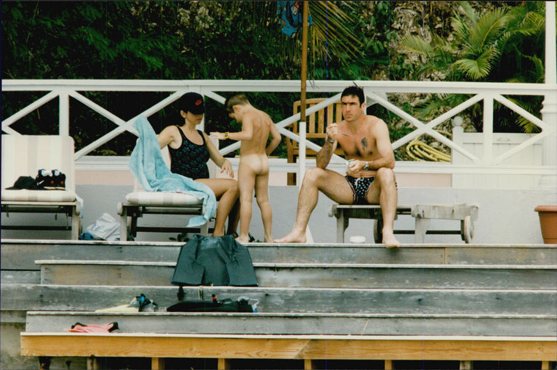 Eric Cantona pÃ¥ semester med frun Isabelle och sonen Rafael - Vintage Photograph