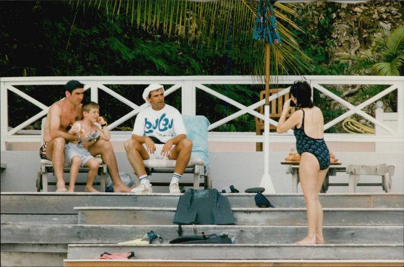 Eric Cantona pÃ¥ semester med frun Isabelle och deras son Rafael. - Vintage Photograph