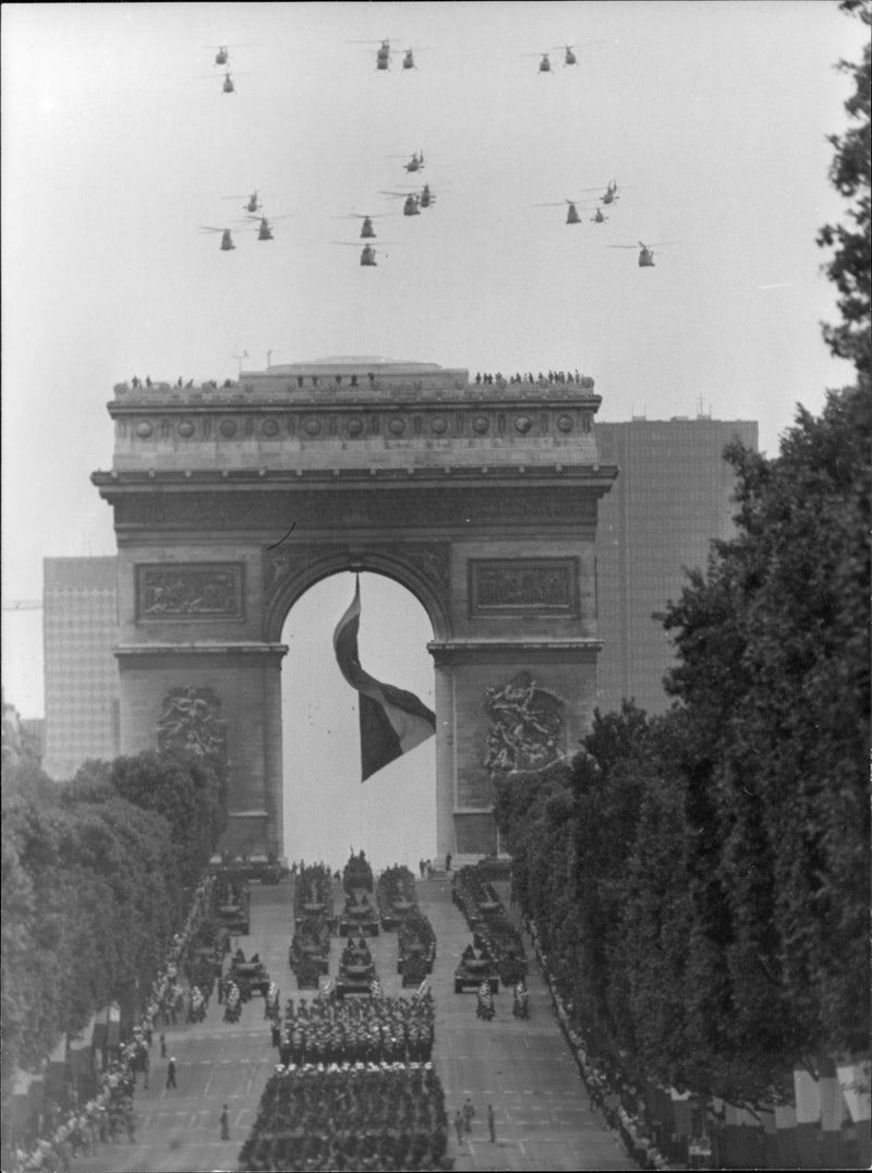 The military walks the farthest Champs-ÃlysÃ©es Avenue. - Vintage Photograph