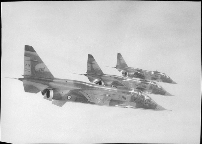 Tre franska försvarsplan av Jaguar-modellen. - Vintage Photograph