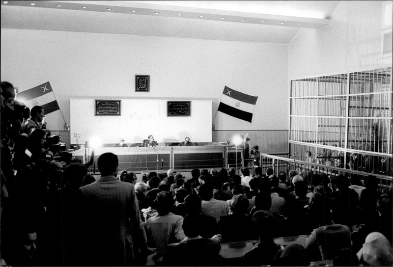 The trial of the murder of President Sadat with those arrested in a steel cage - Vintage Photograph