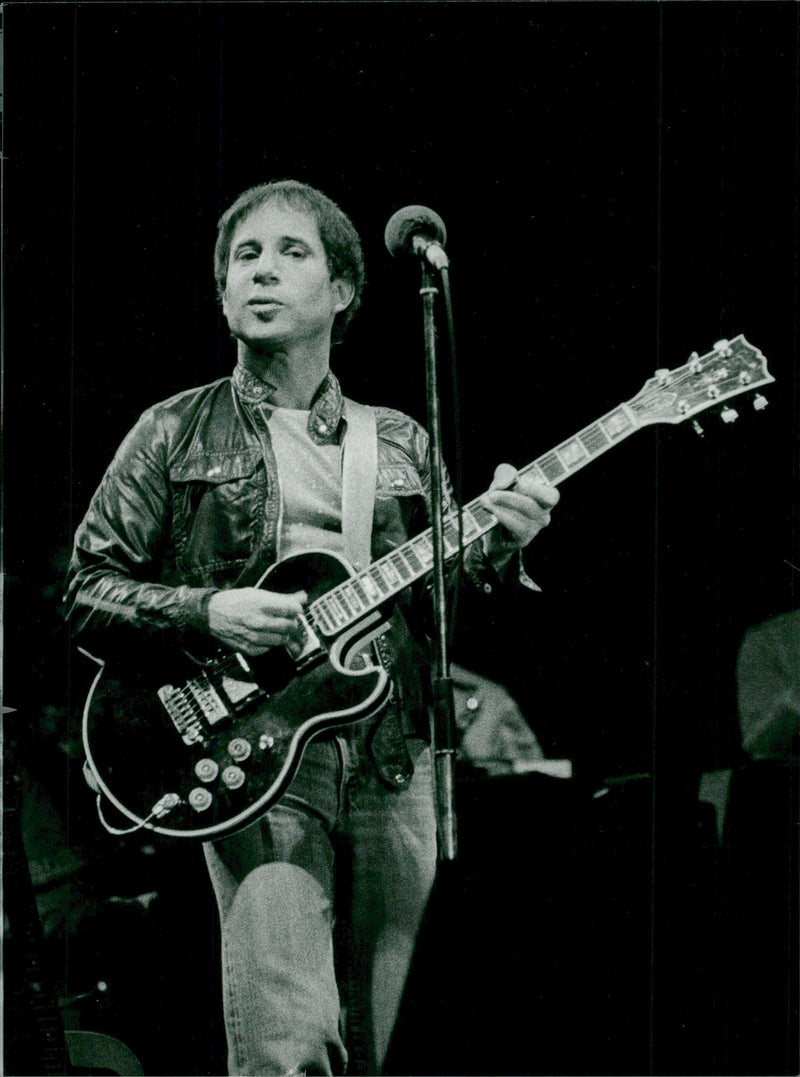 Paul Simon appears - Vintage Photograph