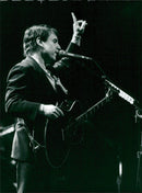 Paul Simon appears in the Globe - Vintage Photograph
