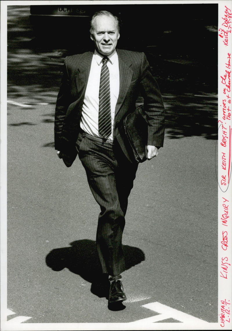 King's Cross Inquiry Sir Keith Bright arrives in the riot at Church House. - Vintage Photograph