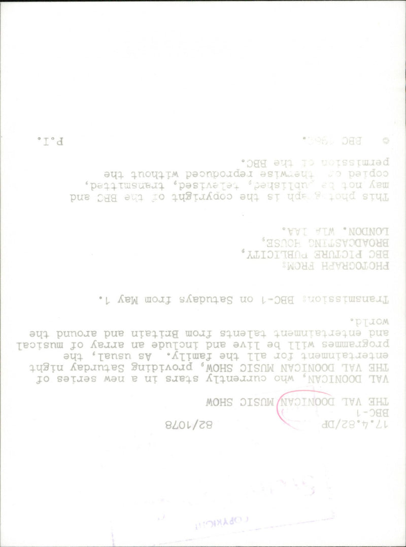 The Val Doonican Music show, British entertainment in the 80's - Vintage Photograph