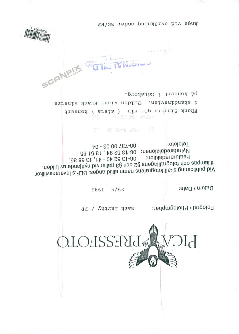 Frank Sinatra during his last concert in Scandinavia. - Vintage Photograph