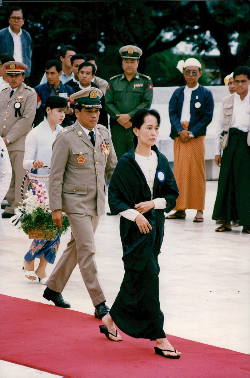 Politician Aung San Suu Kyi, Burma - Vintage Photograph