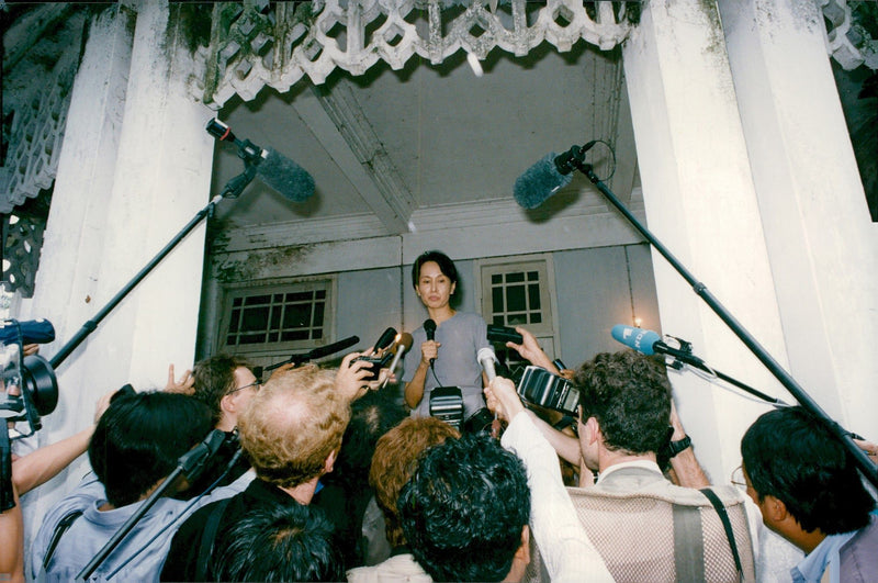 Politician Aung San Suu Kyi, Burma - Vintage Photograph