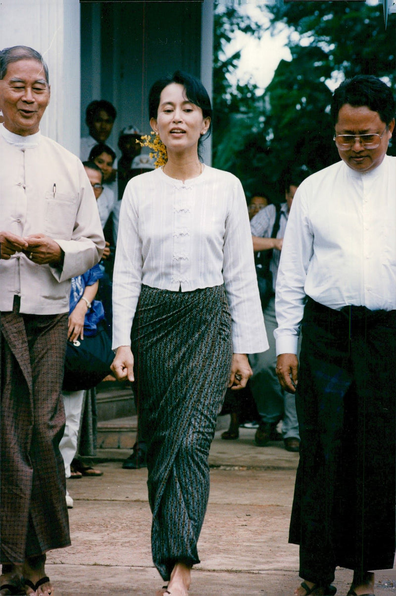 Politician Aung San Suu Kyi, Burma - Vintage Photograph