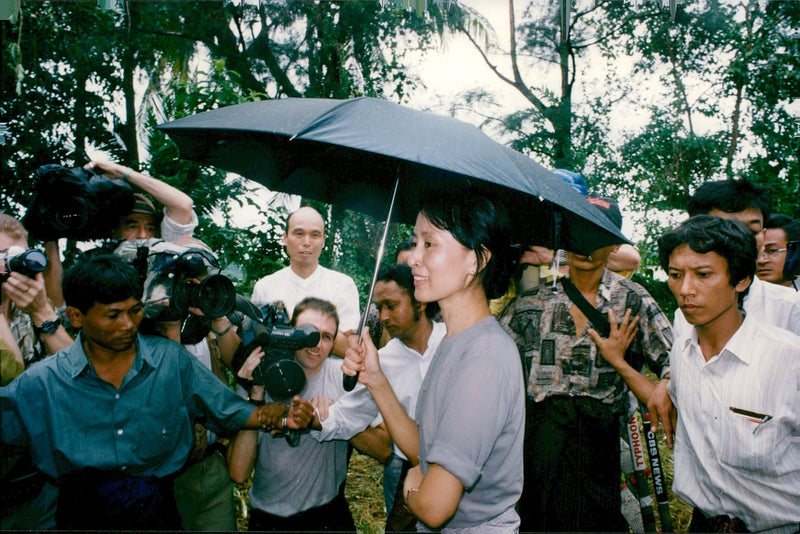 Politician Aung San Suu Kyi, Burma - Vintage Photograph