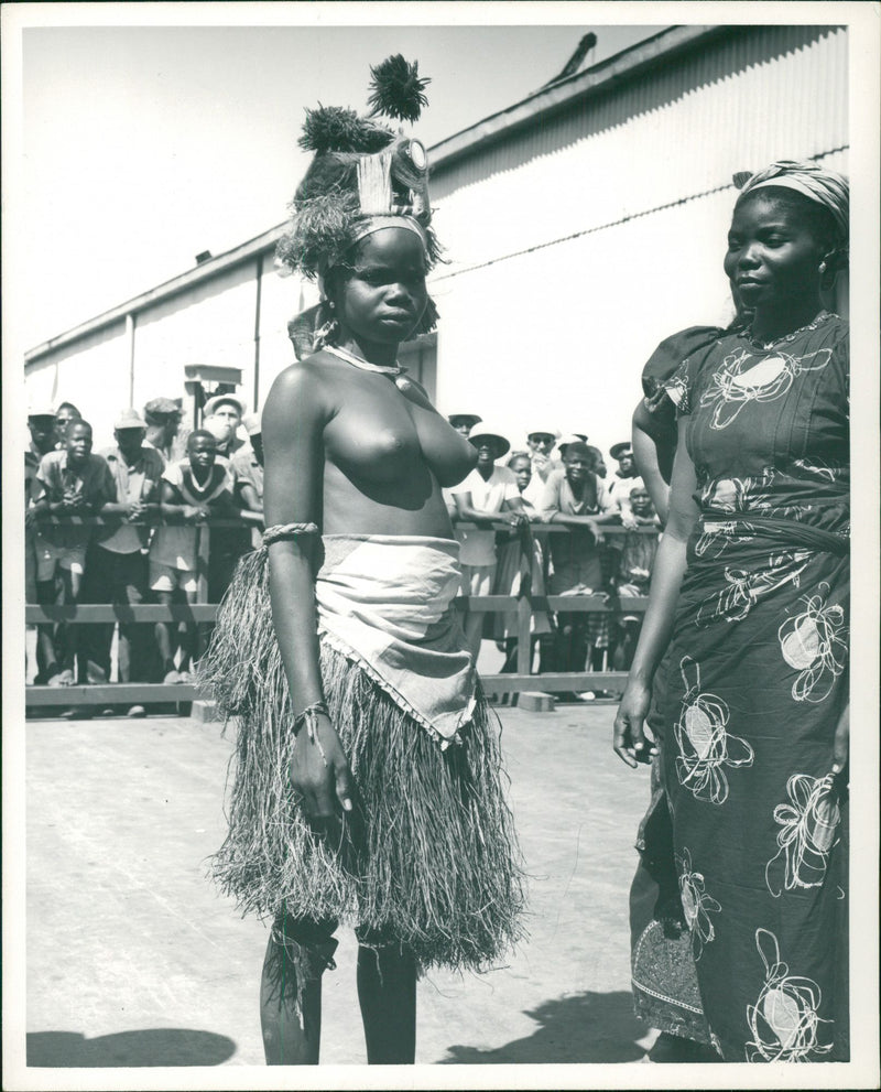 GIRL MANUEIAN LIBERIA ARKIV MONROVIA - Vintage Photograph