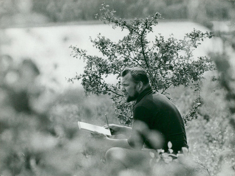 Gunnar Brusewitz signs in nature - Vintage Photograph