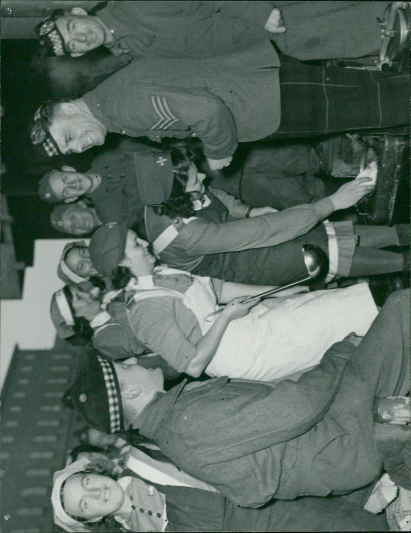 Onion on the quayside - 22 October 1943 - Vintage Photograph
