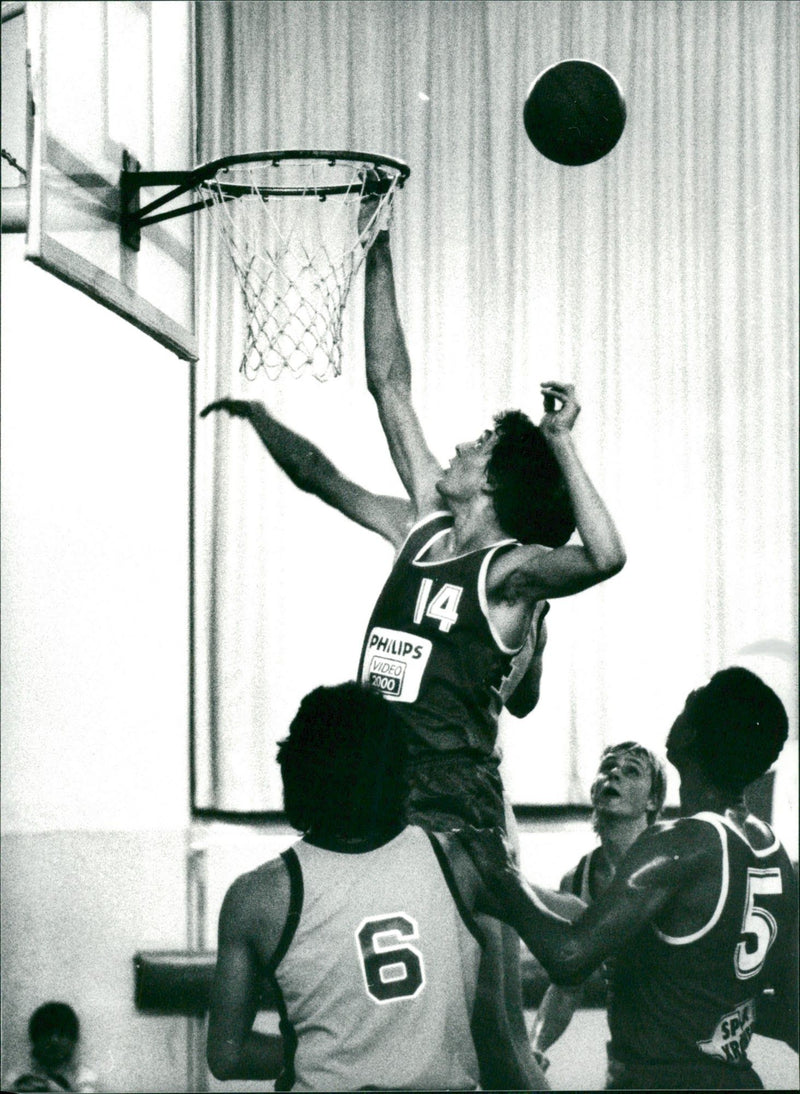 JÃ¤rfÃ¤llas Rune Johansson dumps down the basketball - Vintage Photograph