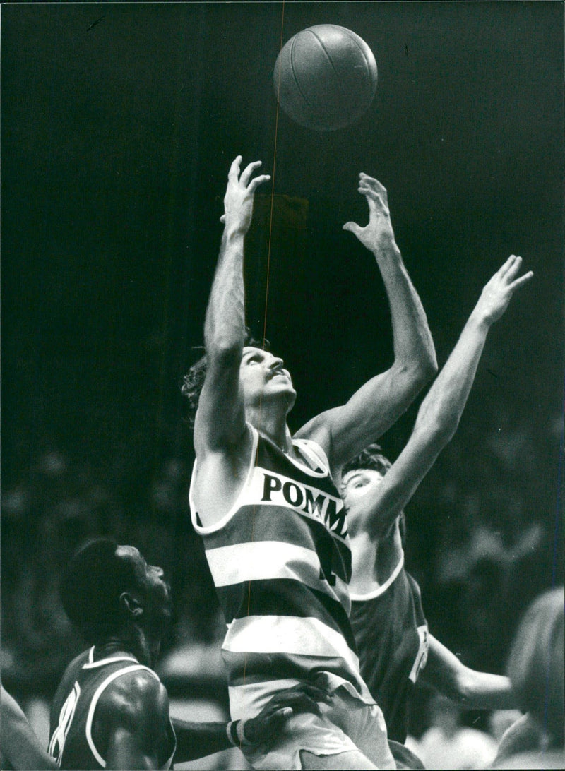 Mike Flynn, basketspelare Alvik. - Vintage Photograph