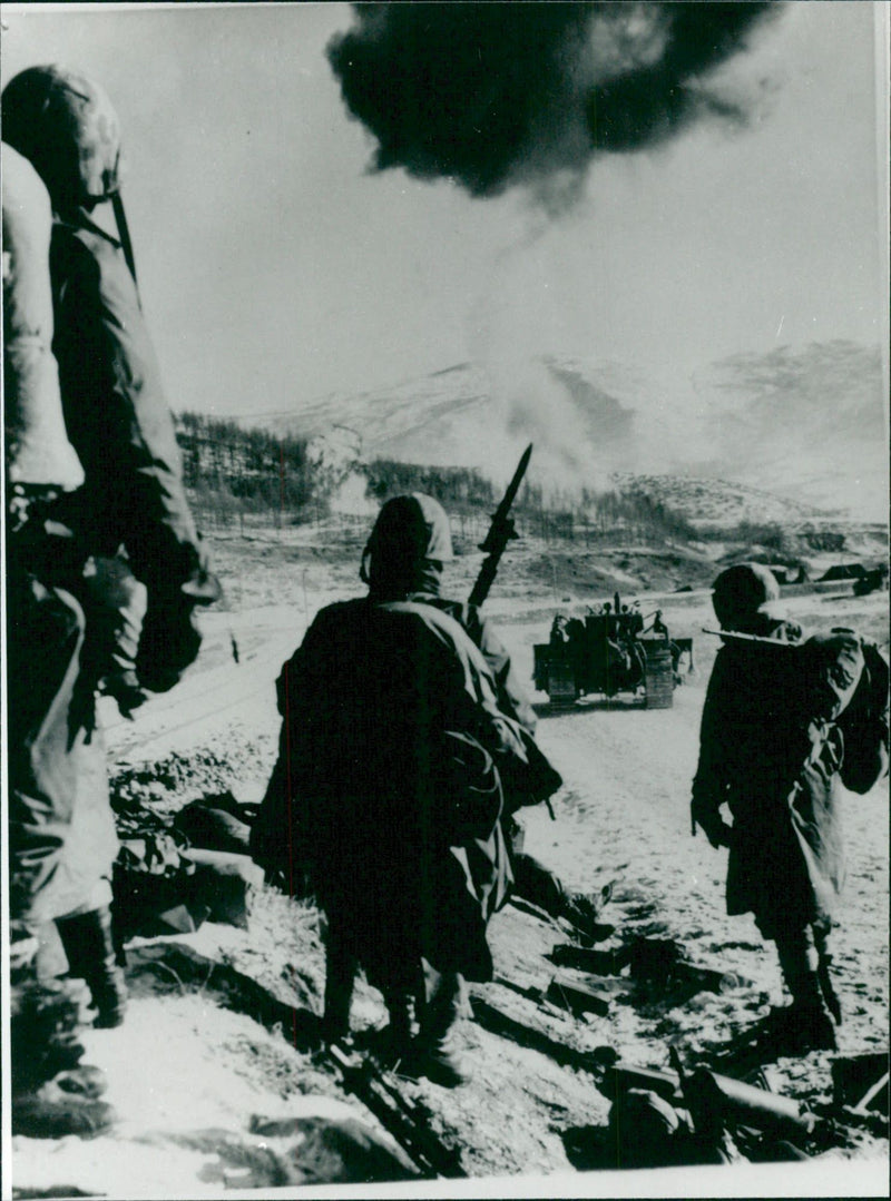 Korean War, American and French troops in opposition south of Wonju. - Vintage Photograph