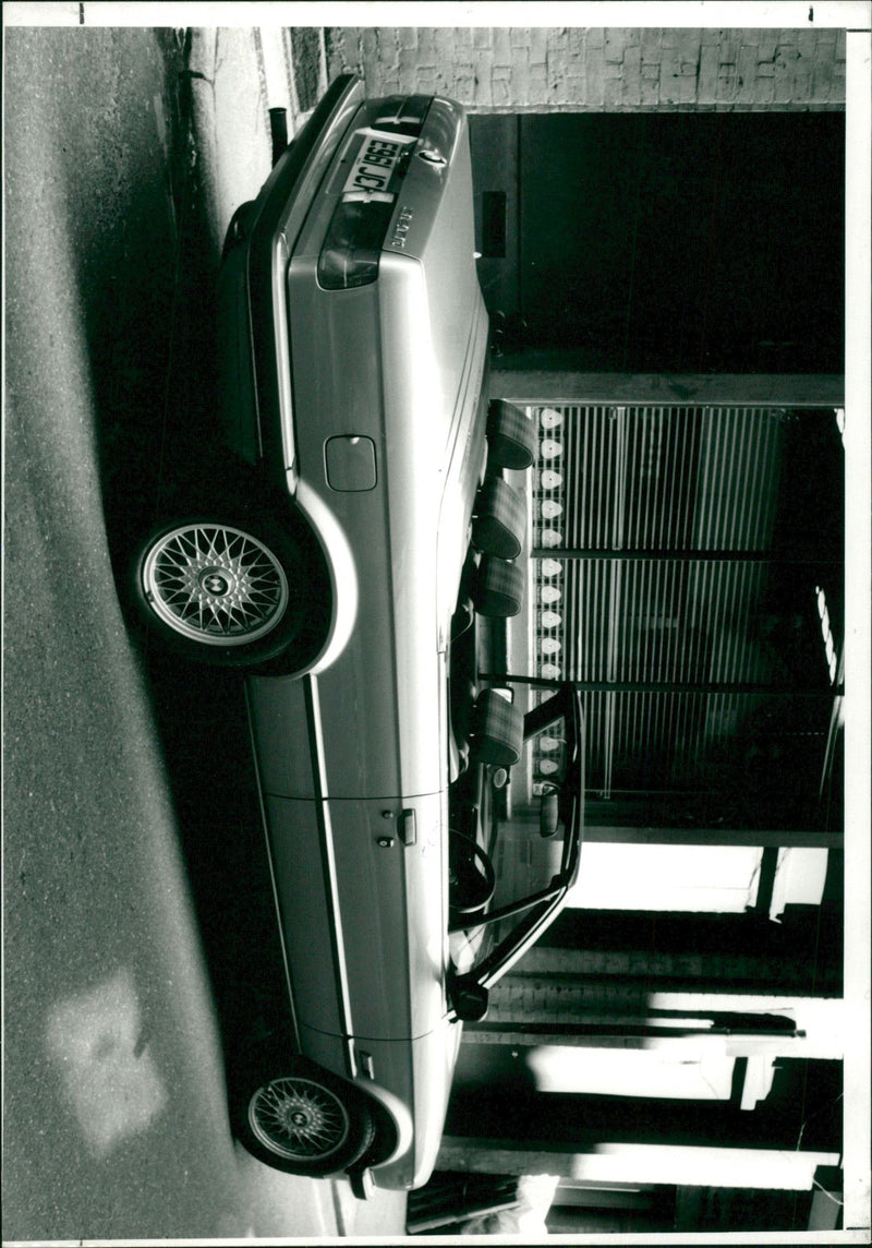 BMW 320i - Vintage Photograph