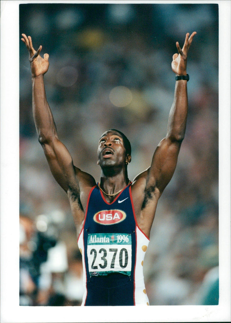 OS in Atlanta. Michael Johnson strikes a fantastic world record of 200 meters - Vintage Photograph
