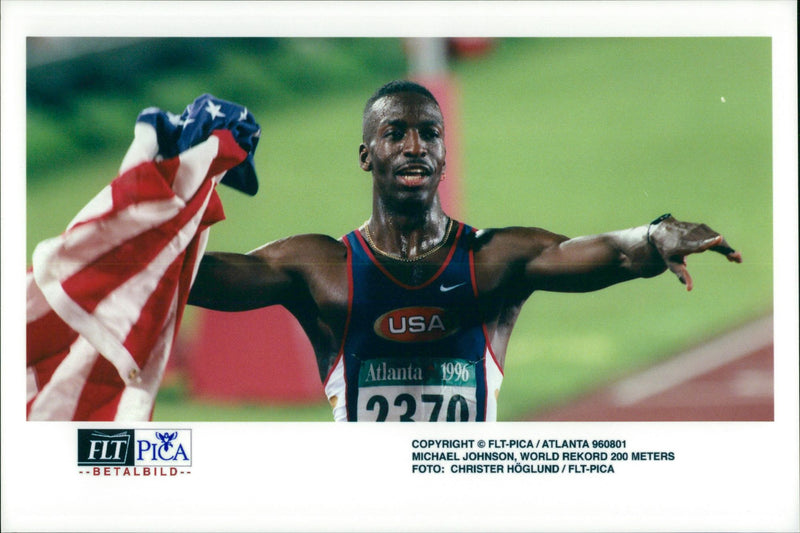 Michael Johnson takes world record in 400m - Vintage Photograph