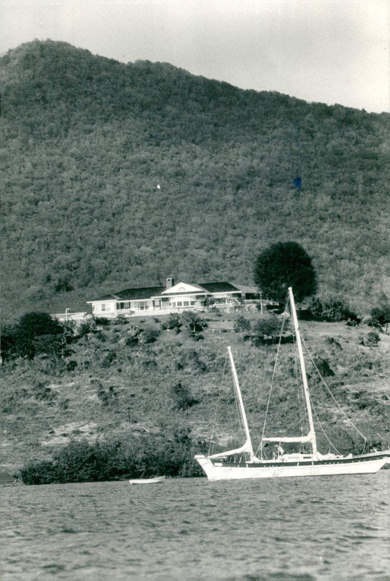 The villa where Christina Onassis, daughter of Aristoteles Onassis and star of Jacqueline Onassis, spend their honeymoon with Thierry Rousel. - Vintage Photograph