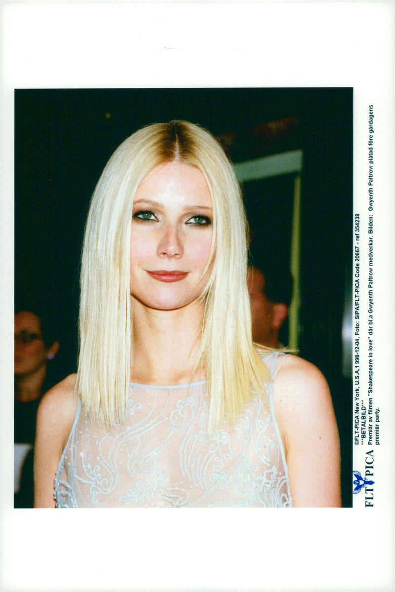Gwyneth Paltrow at the premiere of the movie Shakespeare in Love in New York - Vintage Photograph