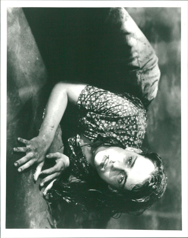 Maruschka Detmers stars as Hanna Senesh in 1988's film "Hanna's War" - Vintage Photograph