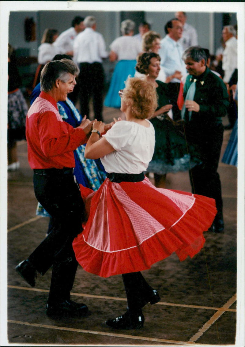 AMERICAN MUSIC WELL - Vintage Photograph