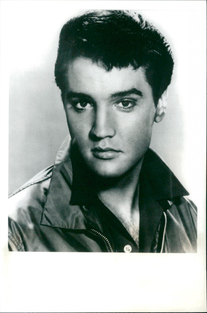 Elvis Presias INDE
PRESLEY , ELVIS - Vintage Photograph