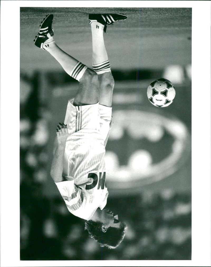 Chris Waddle. - Vintage Photograph