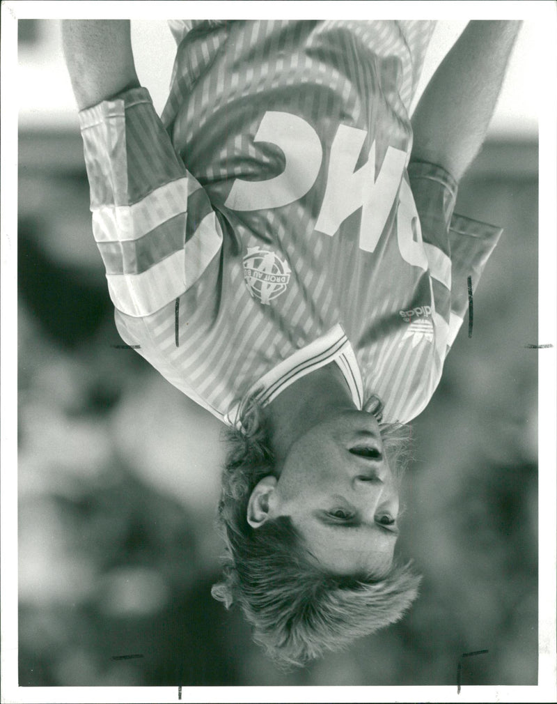 Chris Waddle. - Vintage Photograph