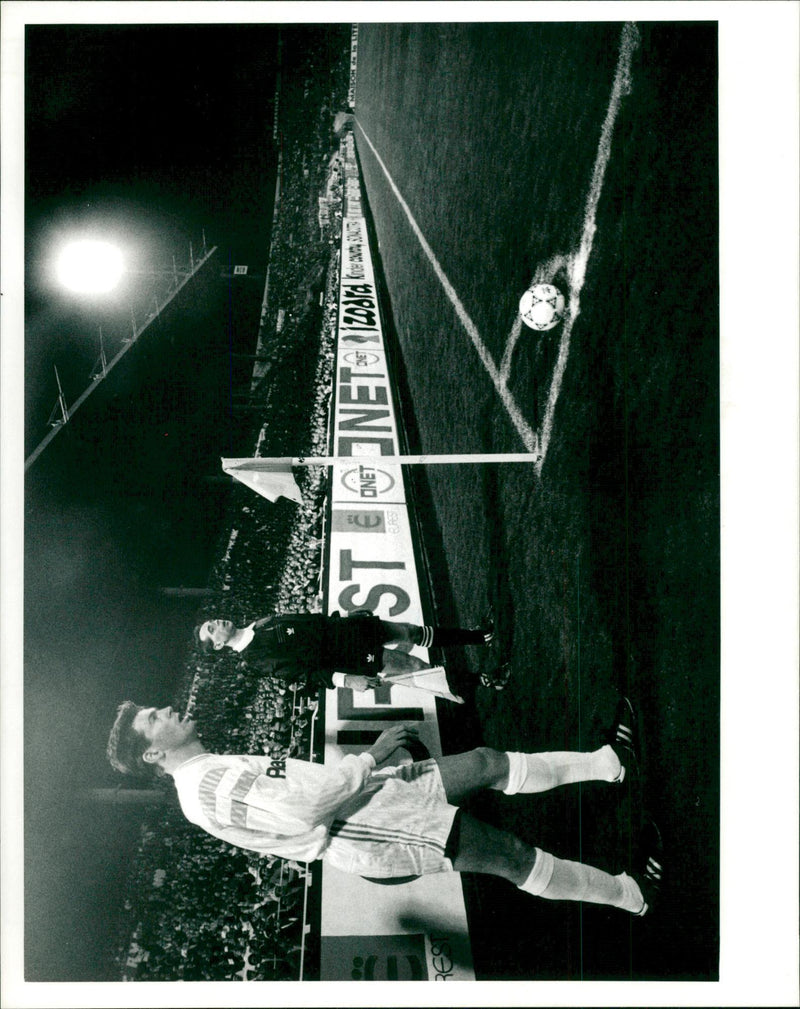 Chris Waddle. - Vintage Photograph