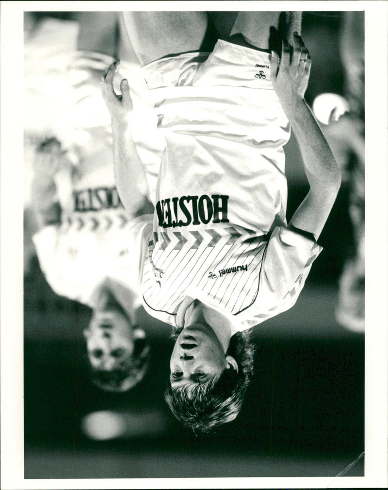 Chris Waddle. - Vintage Photograph