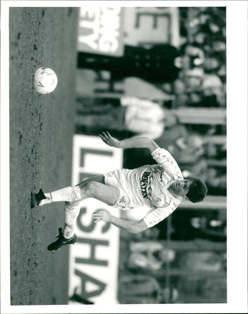 Chris Waddle. - Vintage Photograph